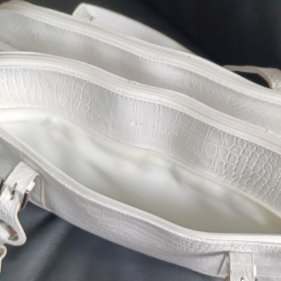 Vintage Sag Harbor Large White Faux-Croc Shoulder Bag With Ample Storage - Picture 14 of 17